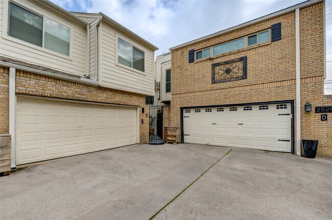 Building Photo - 2527 Potomac Dr