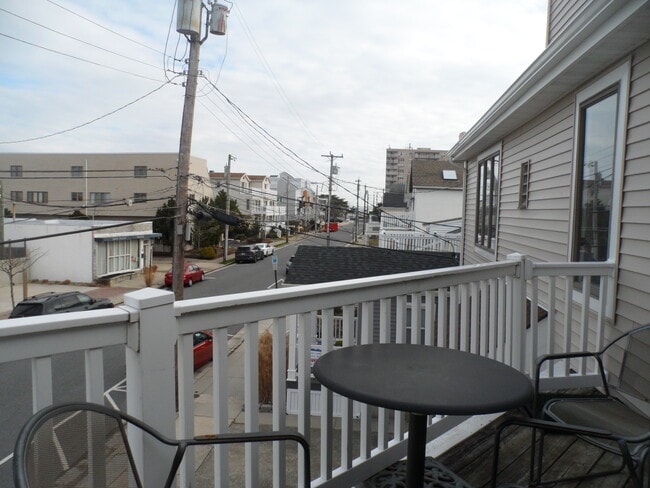 Building Photo - 9400 Ventnor Ave