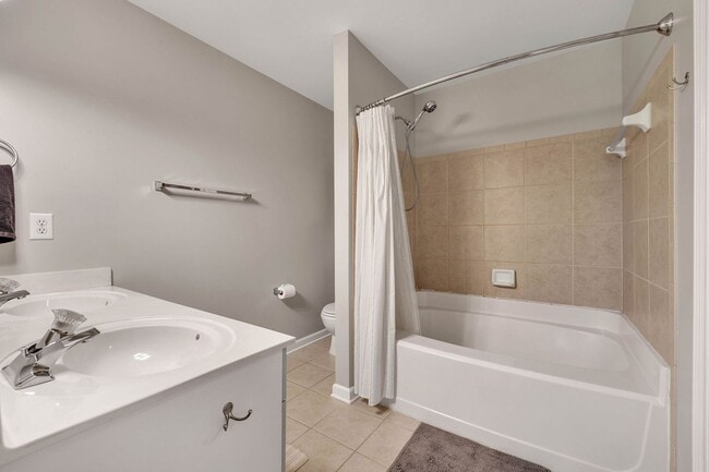 Building Photo - Spotless 3BR/2.5BA townhome minutes from West End, Downtown Nashville!
