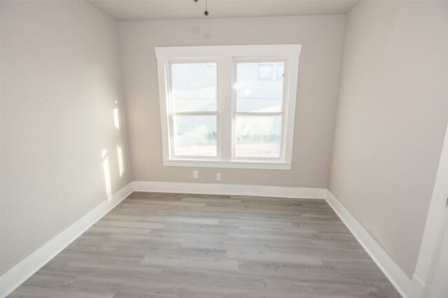 Building Photo - 3307 Broadway St