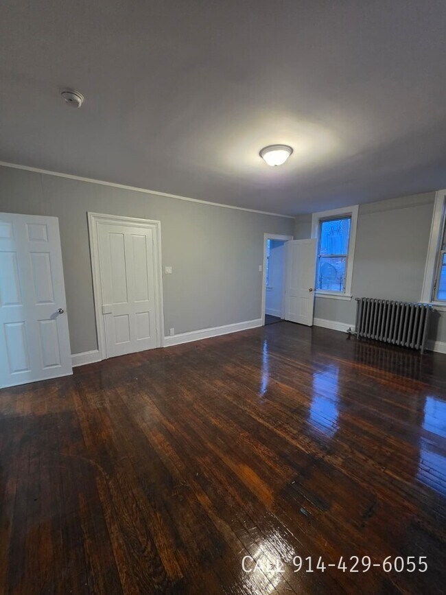 Building Photo - 120 Waverly St