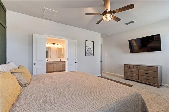 Building Photo - 1001 Dog Iron St