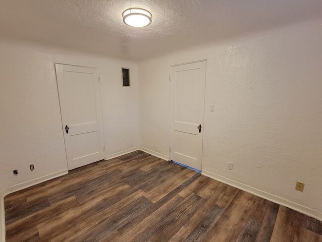 Building Photo - One Bedroom - Garfield District - Classic ...