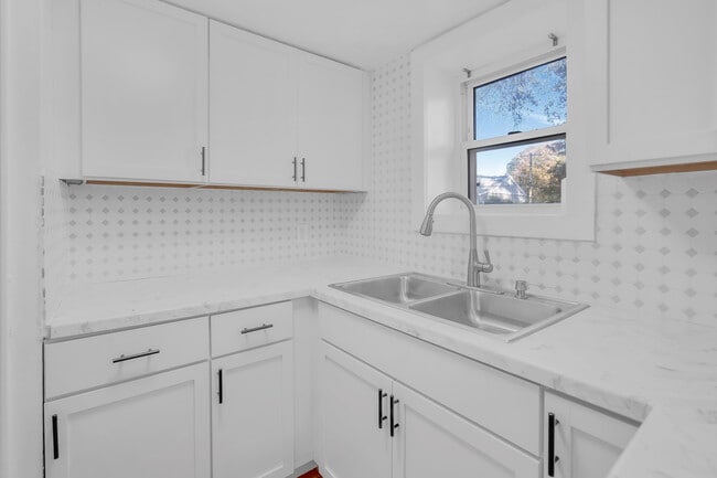 Building Photo - Ashland Ave