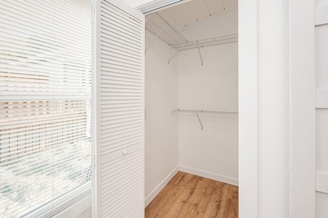 Building Photo - 204 Marlin St