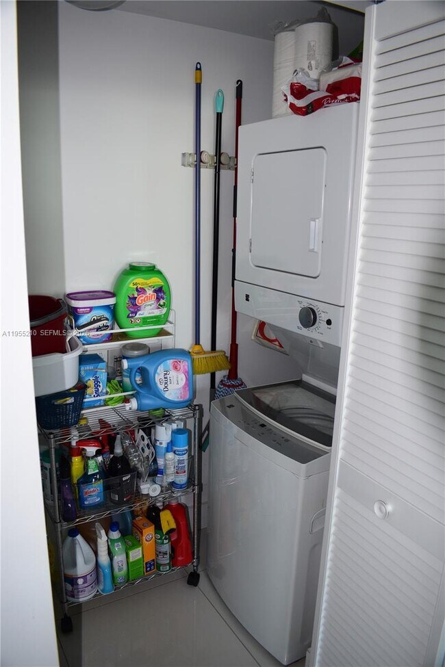 Building Photo - 253 NE 2nd St