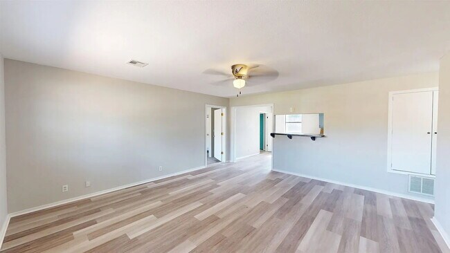 Building Photo - "Charming 3-Bedroom Retreat on Edgewater D...