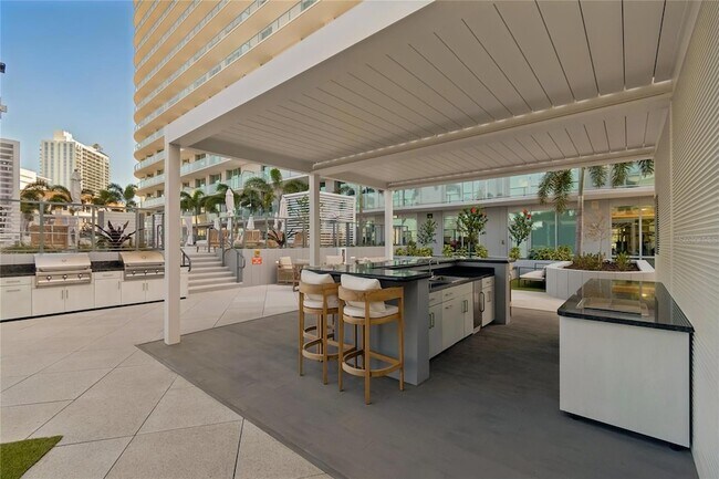 Building Photo - 400 Central Ave