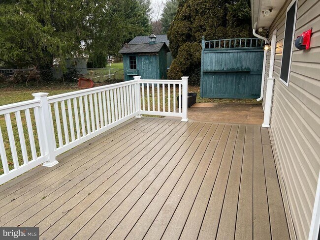 Building Photo - 810 Wisteria Dr