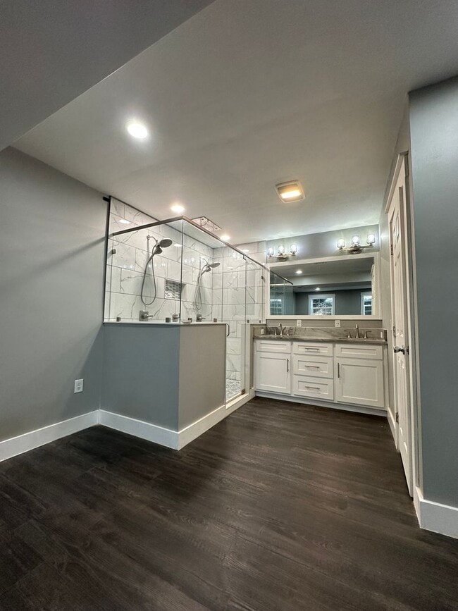 Building Photo - 4 Bedroom/3 Bathroom House in Piney Flats, TN