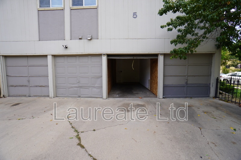 Building Photo - 5 S Elati St