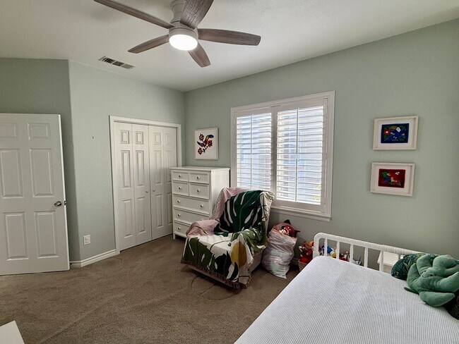 Building Photo - Vibrant 3 Bedroom Townhome in Bressi Ranch