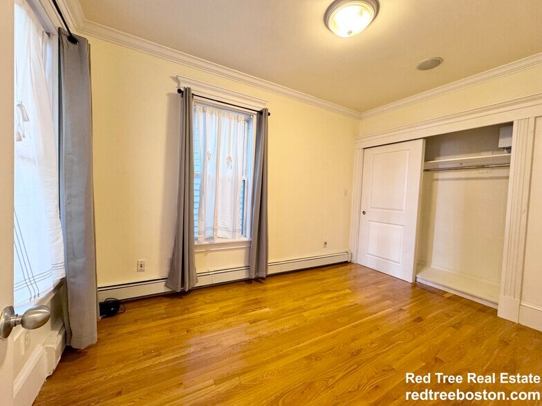 Unit 1, available 9/1 - 3 Grimes St