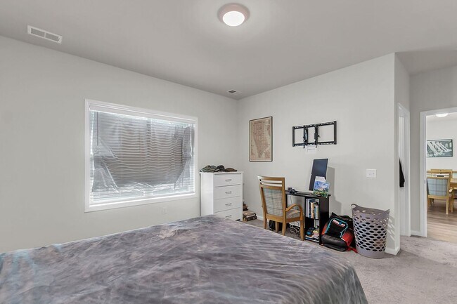 Building Photo - Spacious 4-Bedroom Home with Modern Upgrad...