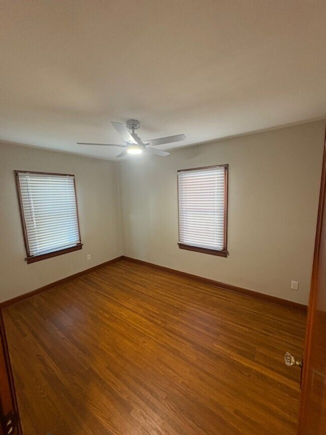 Building Photo - COMPLETE Remodel 2 Bedroom / 1 Bath House