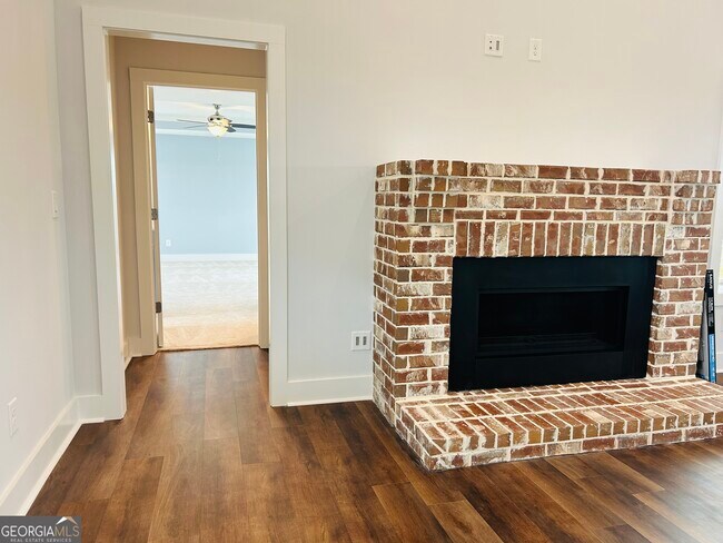 Building Photo - 425 Smokey Rd