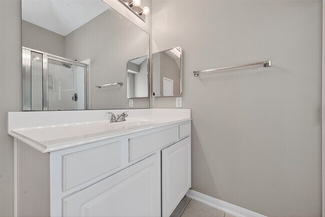 Building Photo - 23719 River Pl Dr