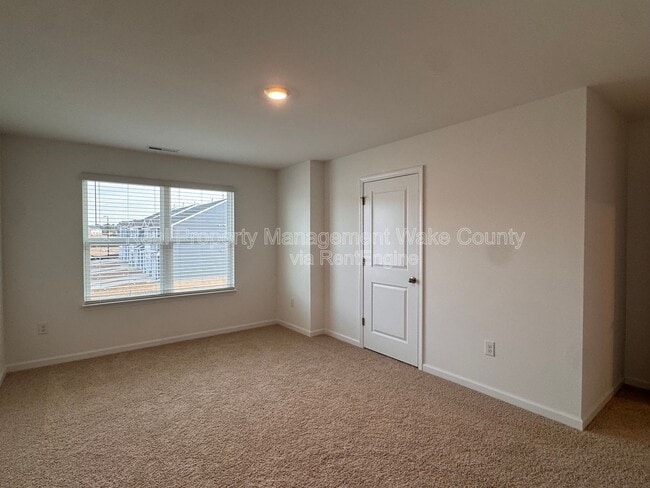 Building Photo - 407 Belgian Red Wy