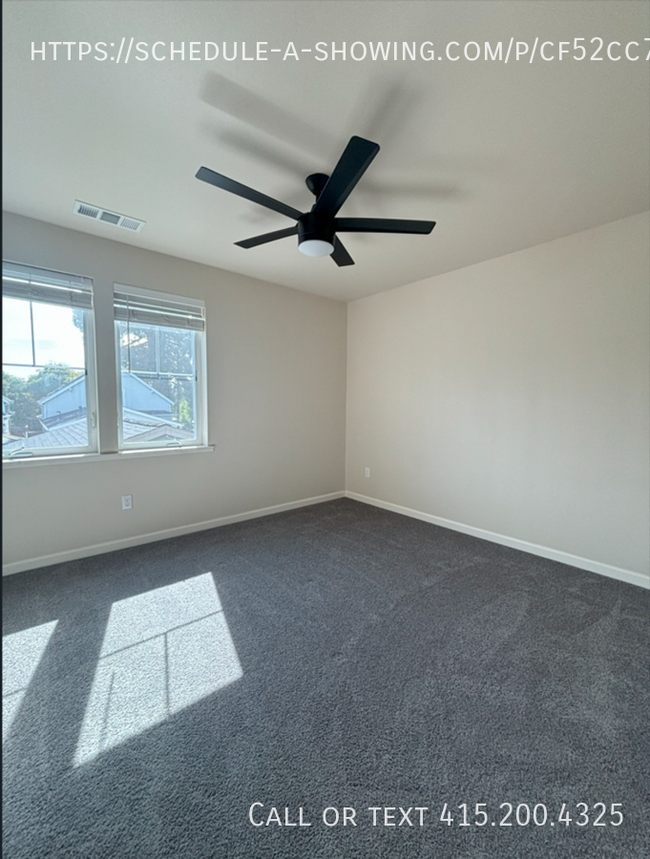 Building Photo - 3 Bed 2.5 Bath Available NOW!!! 2 Car Gara...