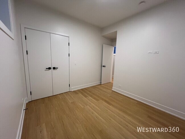 Building Photo - 2046 W Washington Blvd