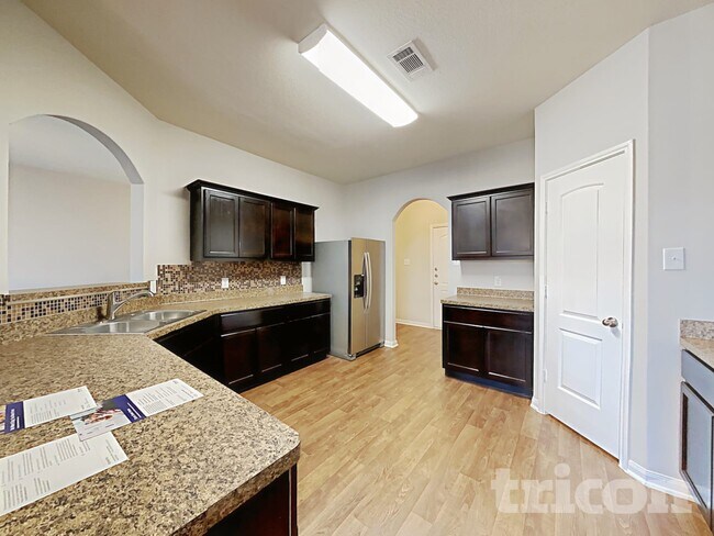 Building Photo - 17142 Common Point Dr