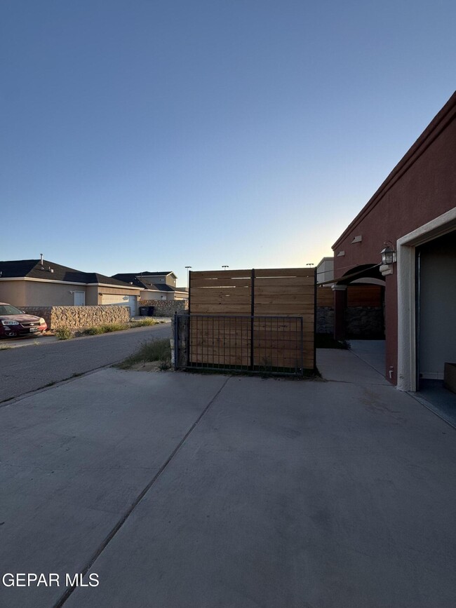 Building Photo - 12872 Hueco Mine Dr