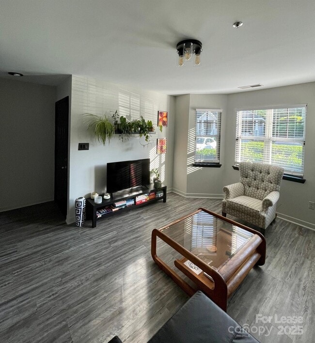 Building Photo - 525 Olmsted Park Pl