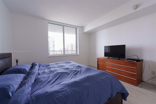 Building Photo - 335 S Biscayne Blvd