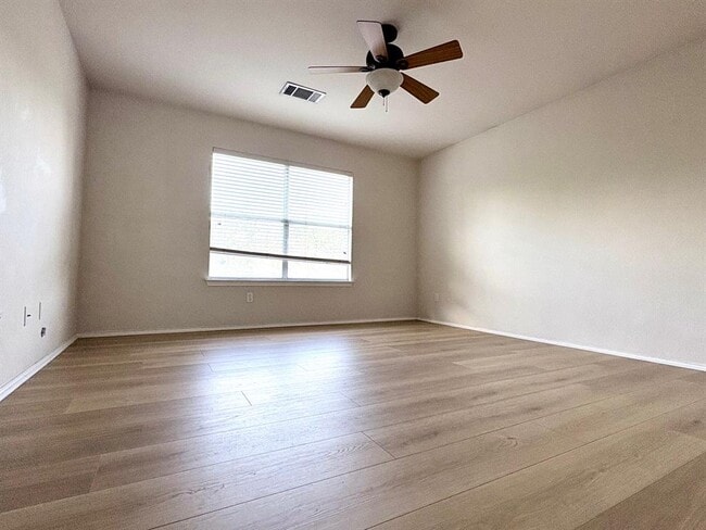 Building Photo - 2321 Clover Ridge Dr