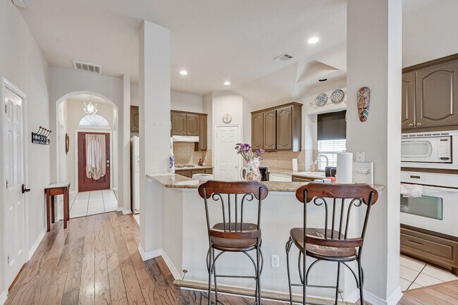 Building Photo - 1705 Fairfax Dr