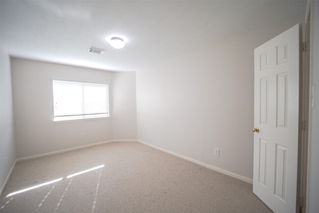 Building Photo - 8003 Beech Park Ln