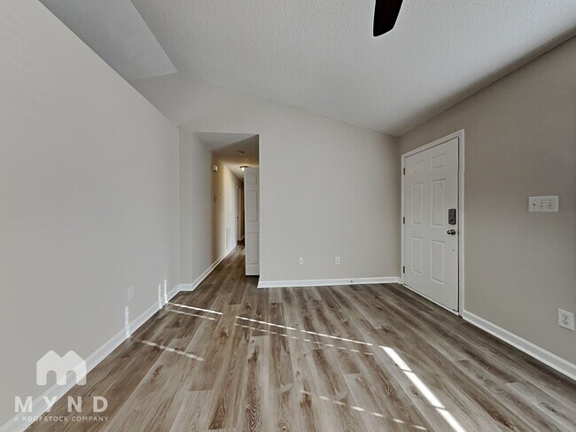 Building Photo - 832 St Andrews Pl