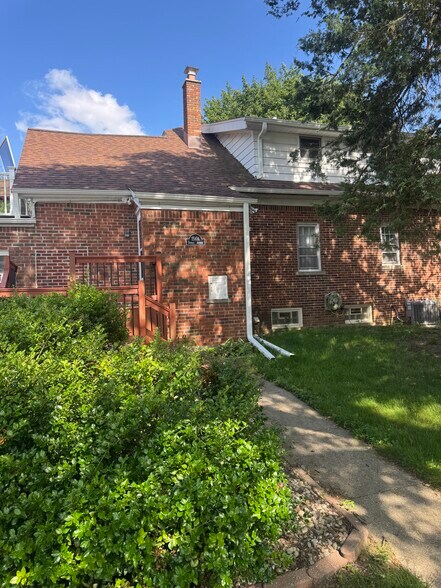 Building Photo - 1510 Summit Ave