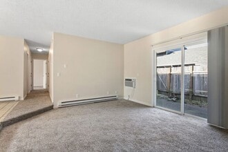 Building Photo - Spacious 2 Bed 1 Bath In Quiet Community