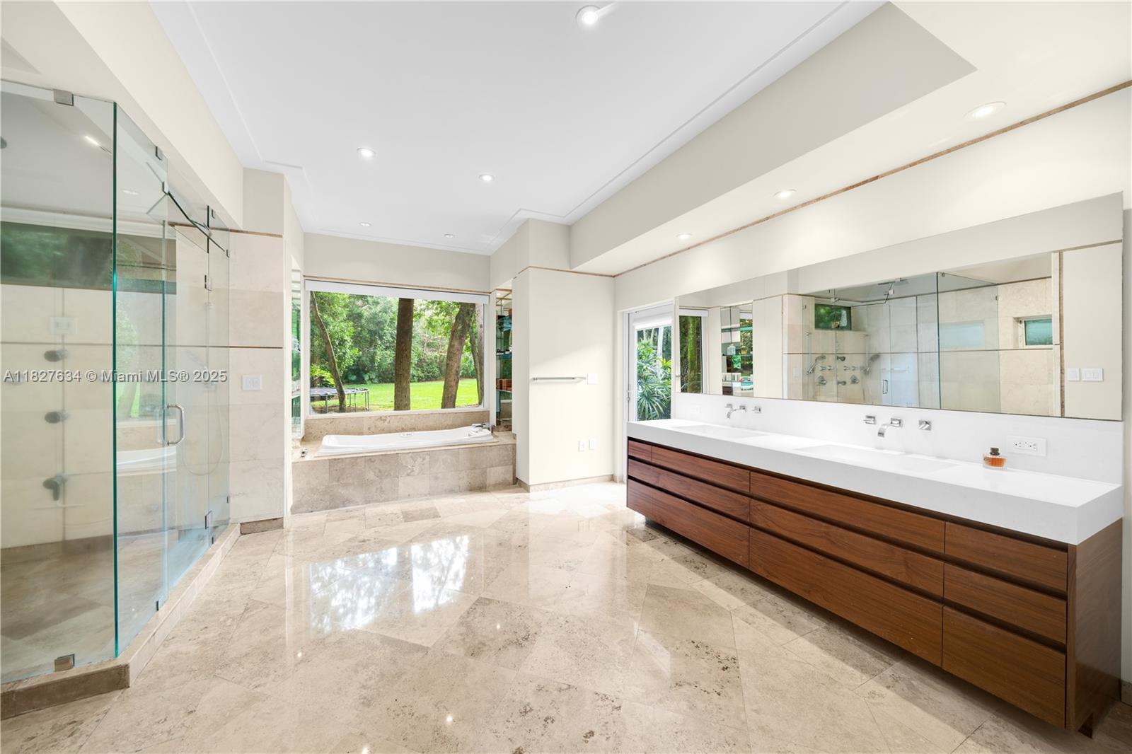 Building Photo - 9000 Arvida Dr