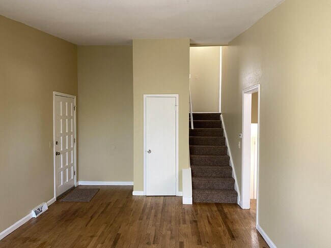 Building Photo - "Charming 3-Bed Oasis with 2 Full Baths in...