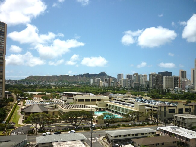 Building Photo - 2439 Kapiolani Blvd