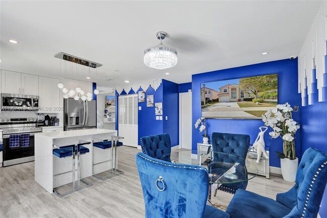 Building Photo - 2001 Barcelona Terrace