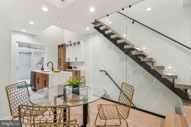 Building Photo - 1106 N Bodine St