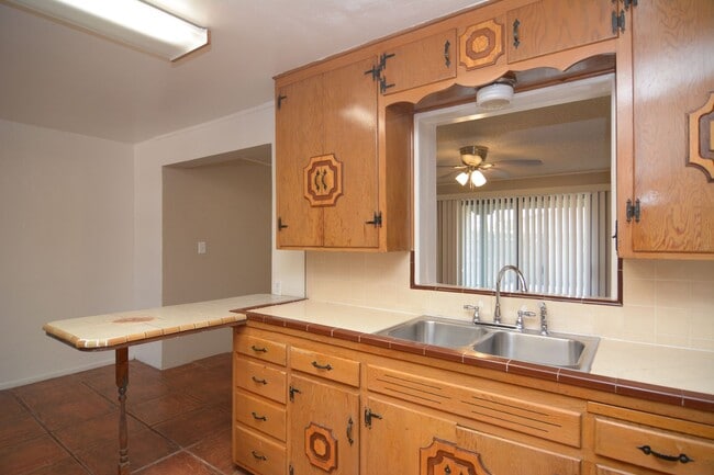 Building Photo - Charming 3 Bedroom 2 Bath House Plus Bonus...