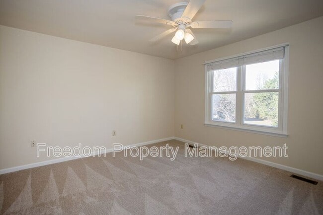 Building Photo - 8768 Tomislav St