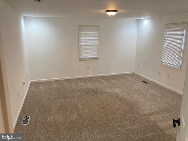 Building Photo - 290 Watson Ave