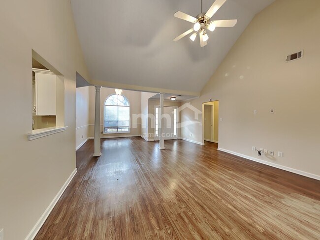 Building Photo - 515 Chaseridge Dr