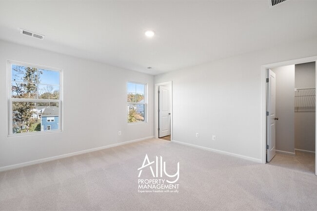 Building Photo - 44 Sophie Kathryn Dr