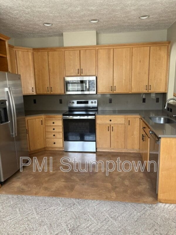 Building Photo - 14375 SE Oregon Trail Dr