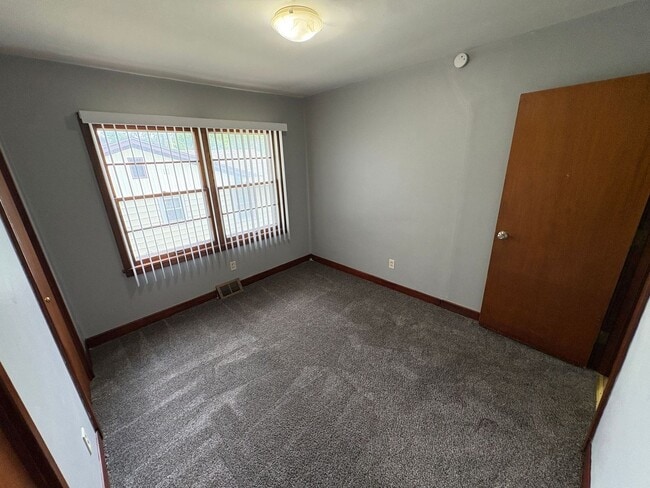 Building Photo - Bright & Spacious 3-Bedroom Home with Large Backyard