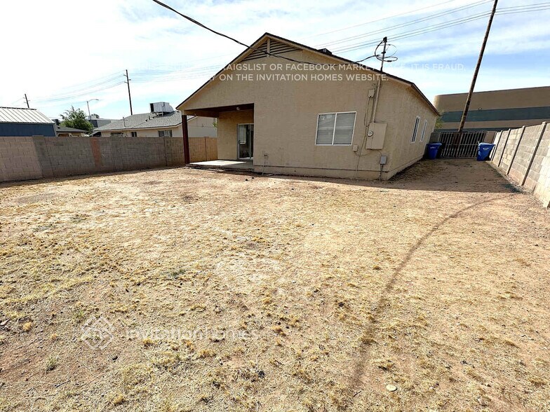 Building Photo - 3102 E Roeser Rd