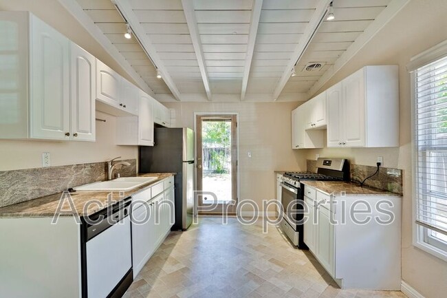 Building Photo - 1764 Montecito Ave