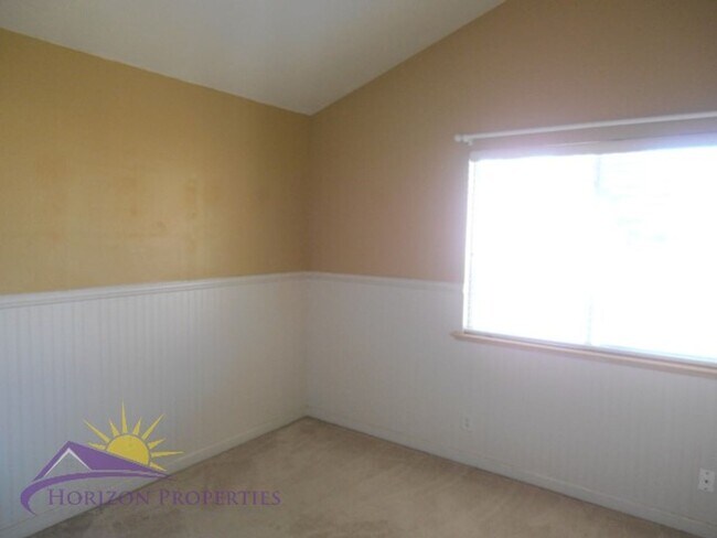 Building Photo - Spacious 3 Bed 2.5 Bath 1,959 Sq. Ft. Antelope Home