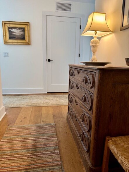 Building Photo - 34 Bridge St